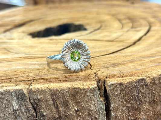 Daisy Ring • Peridot