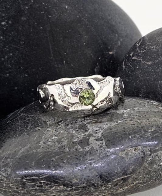 Freeform Crevasse Ring - Peridot